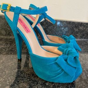 Betsey Johnson Haylie Turquoise Suede Platform Bow Heels 9.5